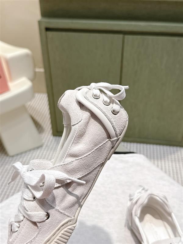 2025112716569846 310